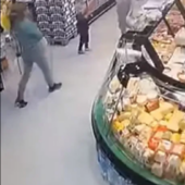 В одному із супермаркетів Ужгорода жінка майстерно “прибрала” чужі гроші