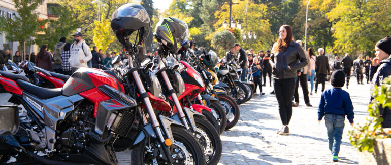 В Ужгороді байкери видовищно закрили мотосезон