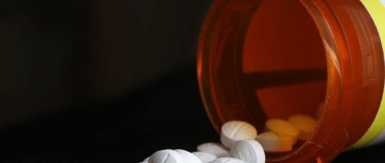 Вчені знайшли дешевий та ефективний препарат для боротьби з COVID-19 у невакцинованих і груп ризику: деталі