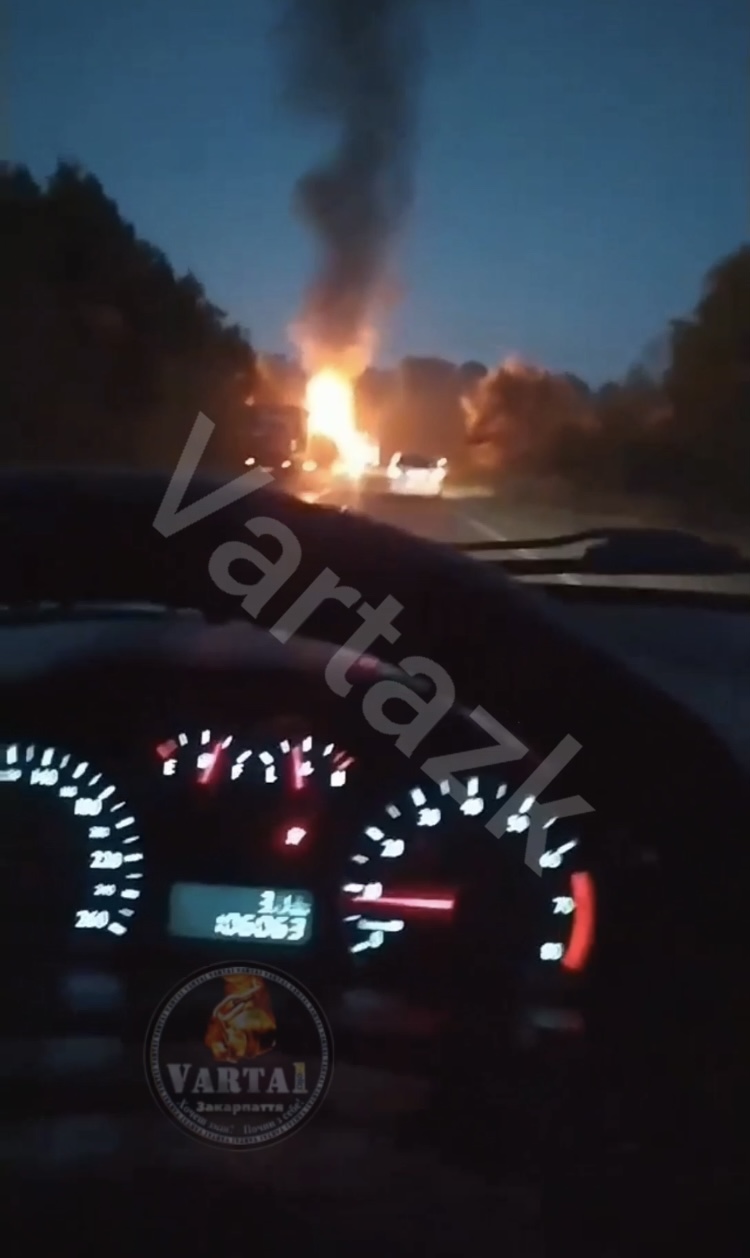 На трасі Київ-Чоп загорілася вантажівка: утворився чималий затор