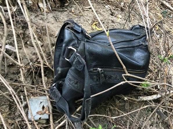 Напав зі спини та викрав сумку: в Ужгороді чоловік пограбував жінку