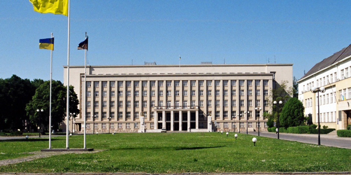 Депутат Закарпатської обласної ради Віктор Русин висловив своє бачення щодо реорганізації медзакладів області