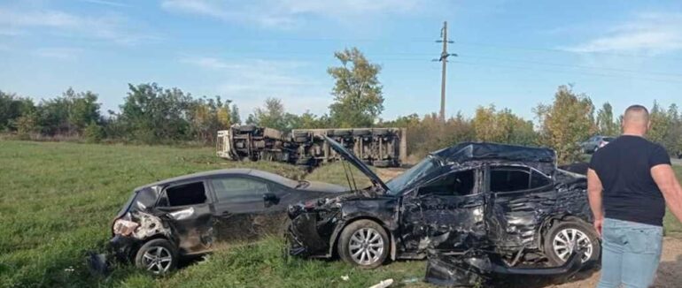 Страшна ДТП на Берегівщині: вантажівка розтрощила кілька авто