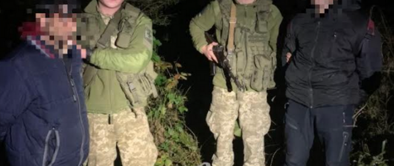 Закарпатські прикордонники затримали двох нелегалів, які намагались незаконно потрапити до Румунії