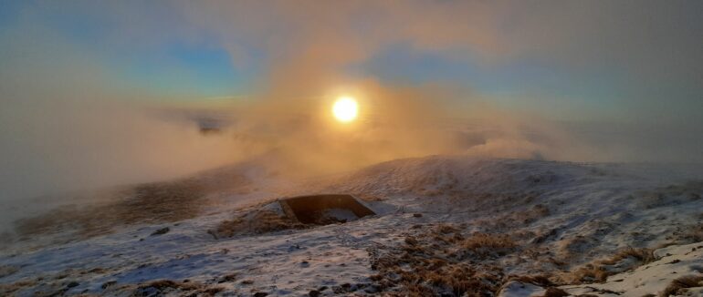 Злегка засніжені гори: у Карпатах надалі тримається морозна погода