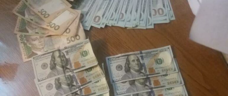 Погрожували фізичною розправою: на Закарпатті двоє невідомих вимагали у жінки 120 тисяч доларів неіснуючого боргу