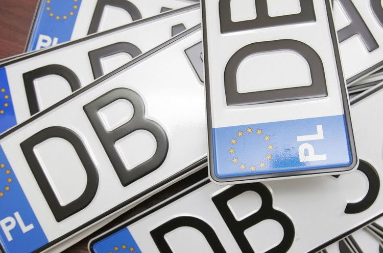 На Закарпатті за новими правилами розмитнили понад 12 тисяч “євроблях”