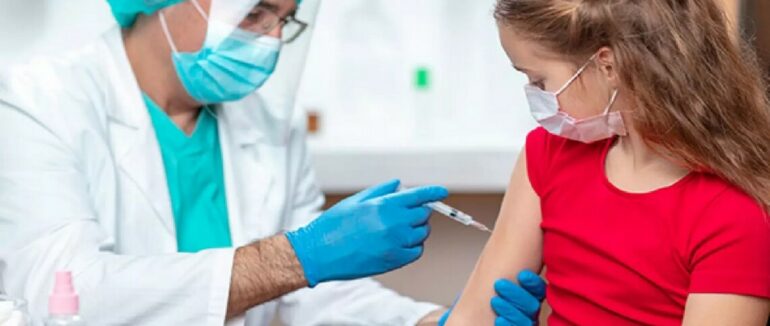 На Закарпатті від коронавірусу почали вакцинувати дітей