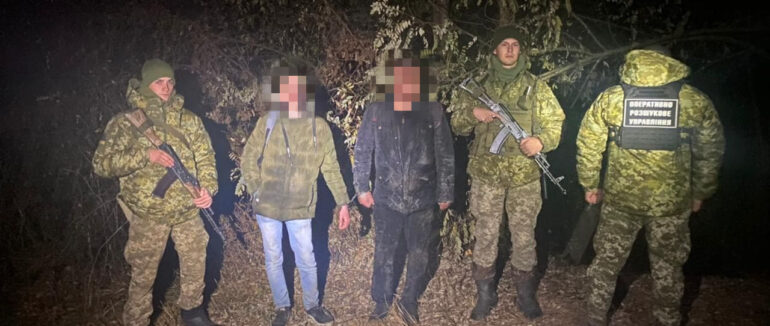 Вночі двох нелегальних мігрантів затримали на Закарпатті