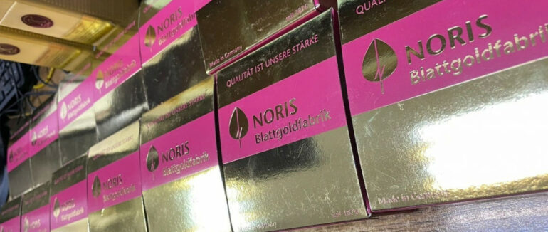 1250 пластин сусального золота: львівські митники затримали жителя Закарпаття