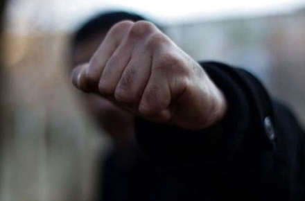 Побили свого знайомого і відібрали телефон: в Ужгороді затримали неповнолітніх грабіжників