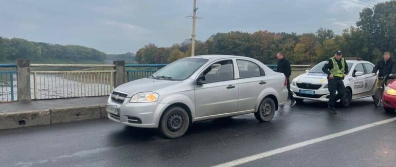 В Ужгороді водій здійснюючи обгін скоїв ДТП та втік з місця події