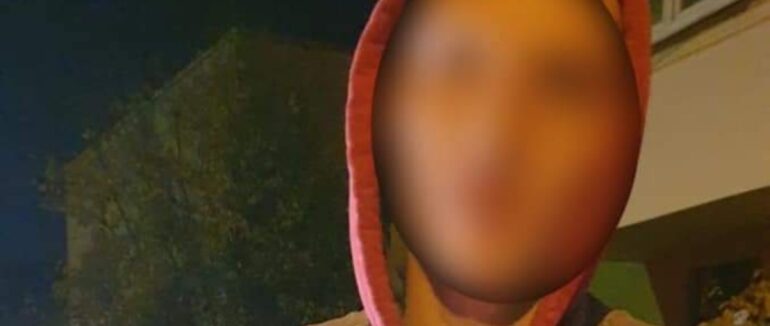 В Ужгороді у перехожого знайшли холодну зброю