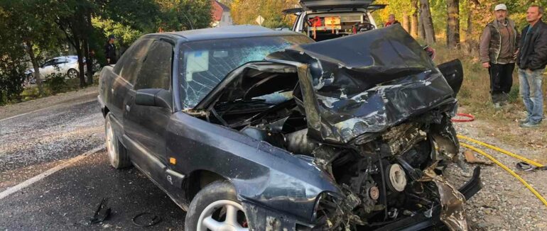 Ранкова ДТП на Виноградівщині за участю шкільного автобуса та легковика