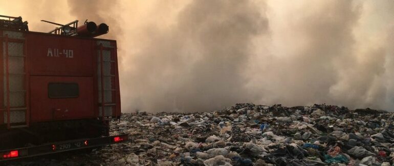 Ліквідація тривала всю ніч: в Дубрівці горіло місцеве сміттєзвалище