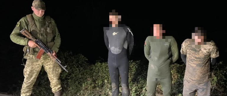 Вночі на Закарпатті затримали трьох водолазів
