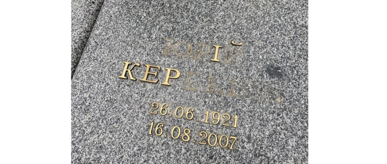 Черговий акт вандалізму: в Ужгороді понищили могилу письменника Юрія Керекеша