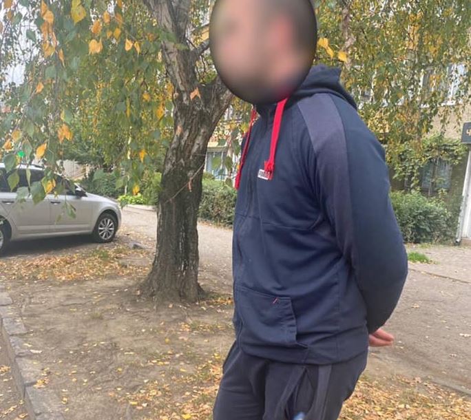 В Ужгороді поліцейські вилучили наркотики у перехожого