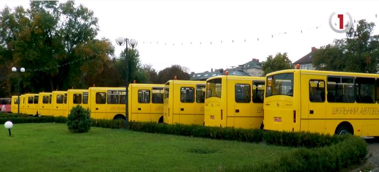 Шкільне оновлення: сільські заклади Закарпаття отримали нові автобуси (ВІДЕО)