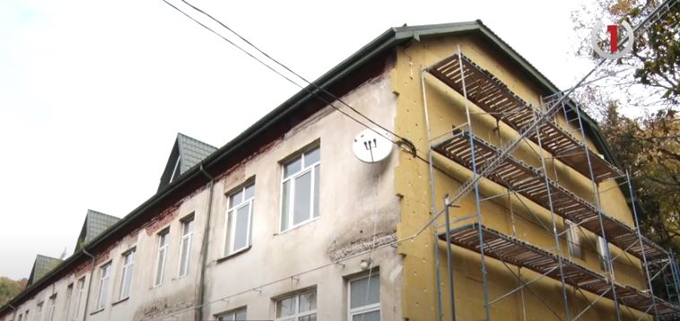 Капітальне оновлення: в Хустській ЦРЛ триває реконструкція інфекційного відділення (ВІДЕО)