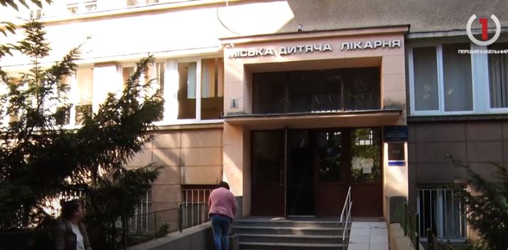 На ліжку без ознак життя: подробиці вбивства 10-річної дитини на Ужгородщині (ВІДЕО)