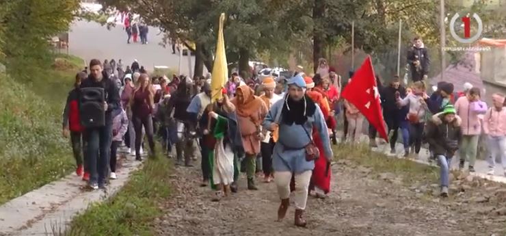 Відхід торгового каравану: у підніжжі Замкової гори в Хусті відтворили епоху Середньовіччя (ФОТО, ВІДЕО)