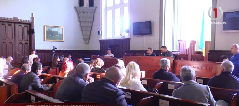 Питання опалення, допомога ОСББ та конкурс на автобусні перевезення: виконком у Мукачеві (ВІДЕО)