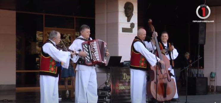 З концертною програмою та солодким частуванням: в Ужгороді відзначили день літніх людей (ФОТО, ВІДЕО)