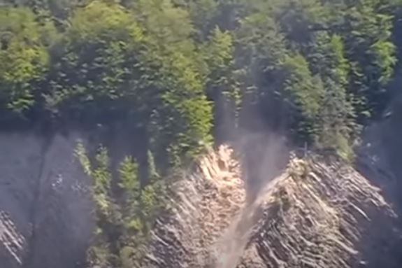 У Яремче зафіксували обвал скелі “Слон”