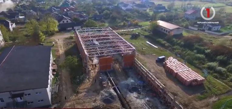 Сучасний комплекс із басейном: в Поляні на Мукачівщині розповіли про процес масштабного будівництва (ФОТО, ВІДЕО)