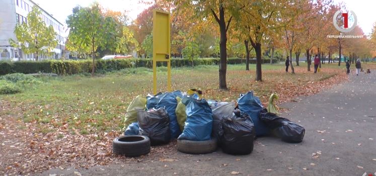 Заключне прибирання: у Мукачеві відбулася остання цьогорічна акція «EcoGreenDay» (ФОТО, ВІДЕО)