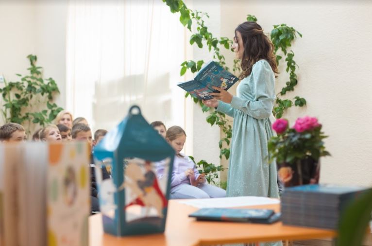 “Пригоди у місті над Латорицею”: мукачівська письменниця Жанна Хома презентувала нове дитяче видання (ФОТО, ВІДЕО)