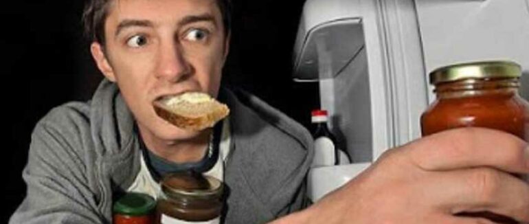 Пізній перекус: що можна з’їсти перед сном, якщо дуже захотілося