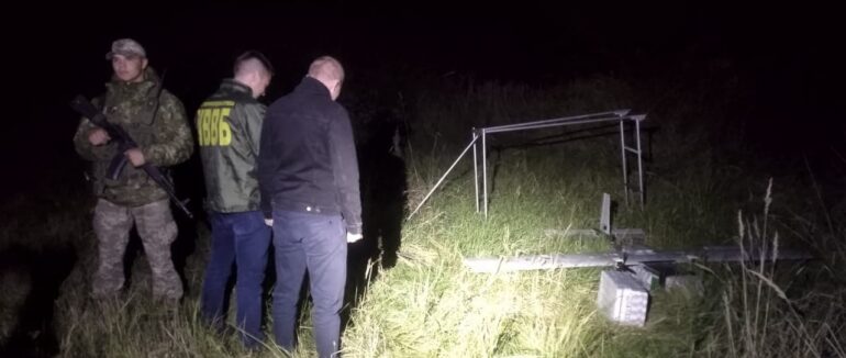 На Ужгородщині прикордонники виявили безпілотник та 600 пачок сигарет