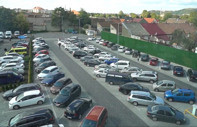 В Мукачеві незабаром з’являться платні та безкоштовні паркування для автомобілів