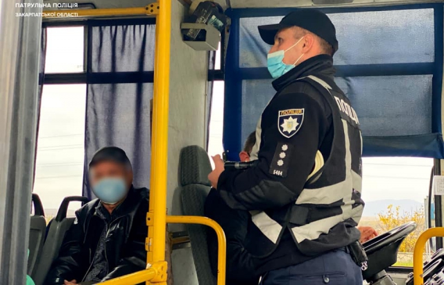 Невакциновані пасажири в рейсових автобусах: на Закарпатті протягом доби оштрафували майже 20 водіїв