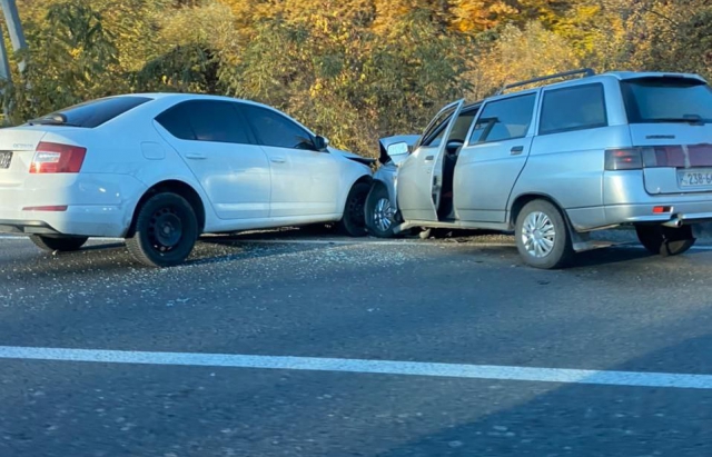 На Мукачівщині трапилася ДТП: не розминулися дорогу два легковики