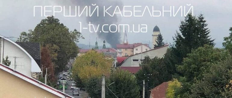 Пожежа у Мукачеві: горить одна з будівель “Мукачівприлад”