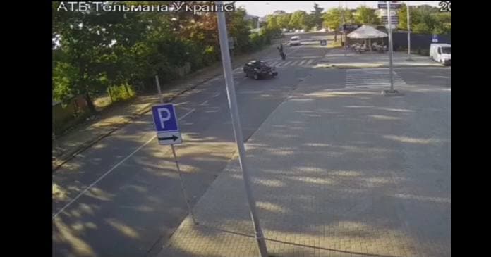 В Ужгороді камери відеоспостереження зафіксували моторошну ДТП