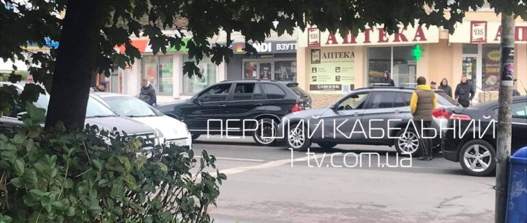 В Ужгороді трапилася ДТП: дві іномарки не поділили дорогу