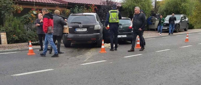 На Хустщині зіштовхнулися два автомобілі: одну людину госпіталізували