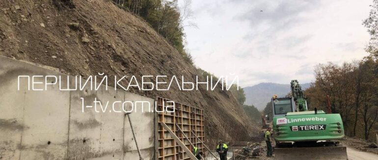 Друга за довжиною на Закарпатті: на Рахівщині триває будівництво підпірної стінки
