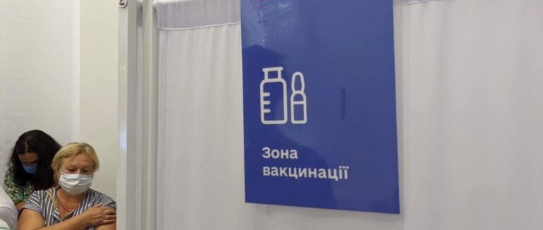Не вистачає медиків: хто лікуватиме хворих на COVID-19 на Харківщині?