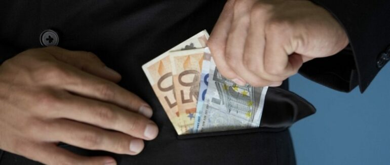 На КПП “Тиса” закарпатець намагався відкупитись хабарем