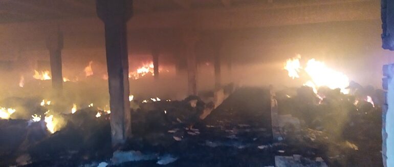 Масштабна пожежа на Берегівщині: вогнем знищено склад сільськогосподарського підприємства