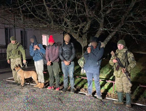 Вночі закарпатські прикордонники затримали групу нелегалів