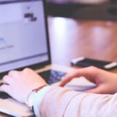 Закарпатські вчителі отримали понад 1,5 тисячі ноутбуків