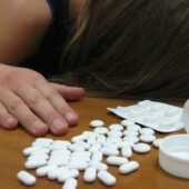 На Рахівщині дівчина наковталася таблеток та втратила свідомість