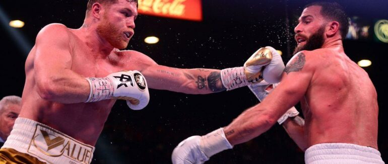 Переписав історію: Канело Альварес нокаутував суперника і став абсолютним чемпіоном