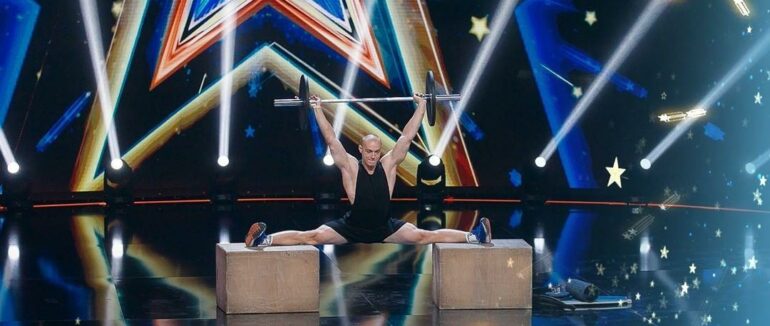 “Україна має талант”: екстремальний акробат повторив трюк Ван Дамма і зробив сальто зі штангою